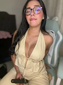 Snapshot of MiaSofia__ chatting on 04.22.26 MiaSofia online show from 04.22.26