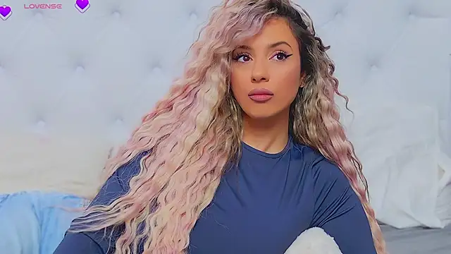 Snapshot of AriannaSins chatting on 03.13.25 AriannaSins online show from 03.13.25