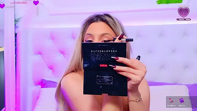 Snapshot of AriannaSins chatting on 12.18.25 AriannaSins online show from 12.18.25