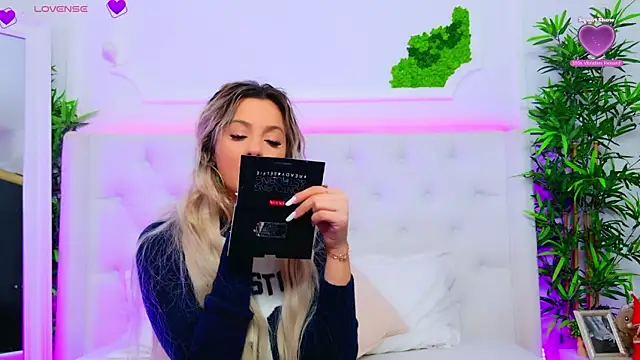 Snapshot of AriannaSins chatting on 01.08.26 AriannaSins online show from 01.08.26