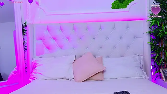 Snapshot of AriannaSins chatting on 01.15.26 AriannaSins online show from 01.15.26