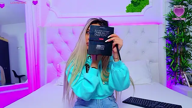 Snapshot of AriannaSins chatting on 02.02.26 AriannaSins online show from 02.02.26