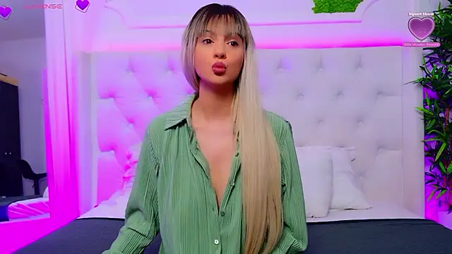 Snapshot of AriannaSins chatting on 02.04.26 AriannaSins online show from 02.04.26