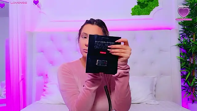 Snapshot of AriannaSins chatting on 02.06.26 AriannaSins online show from 02.06.26