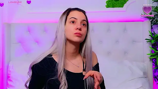 Snapshot of AriannaSins chatting on 02.11.26 AriannaSins online show from 02.11.26