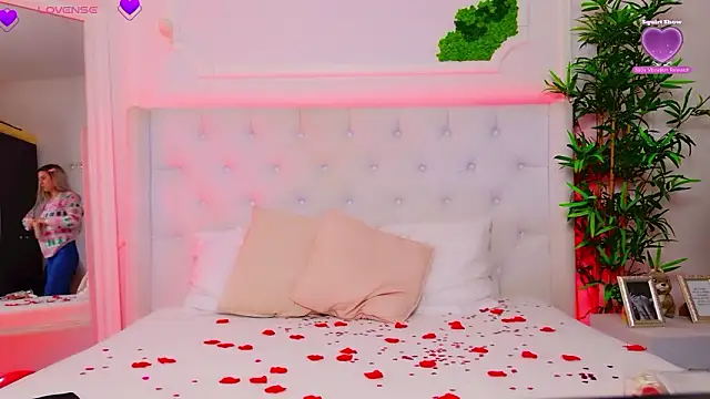 Snapshot of AriannaSins chatting on 02.13.26 AriannaSins online show from 02.13.26