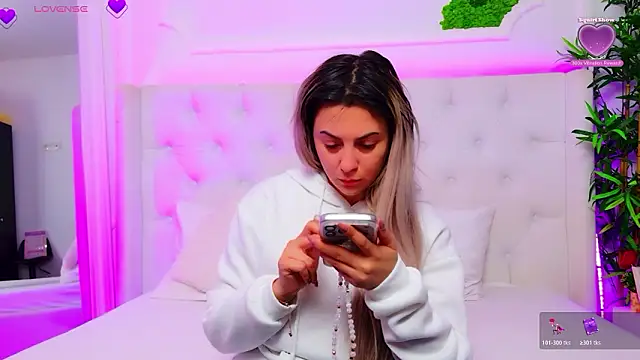 Snapshot of AriannaSins chatting on 02.21.26 AriannaSins online show from 02.21.26