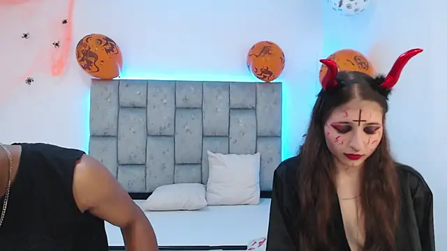 Snapshot of SweetAndSinful chatting on 10.31.25 SweetAndSinful online show from 10.31.25