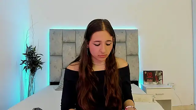 Snapshot of SweetAndSinful chatting on 11.29.25 SweetAndSinful online show from 11.29.25