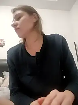 Snapshot of SandyCassie chatting on 11.30.25 SandyCassie online show from 11.30.25