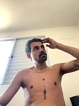 Snapshot of Felipinh19cm chatting on 12.18.25 Felipinh19cm online show from 12.18.25