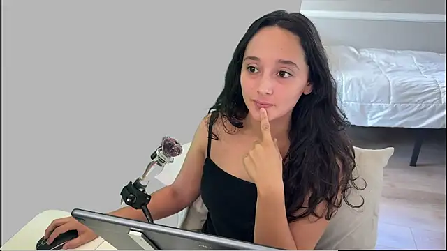 WinnieRin online show from 12.03.25