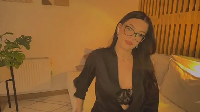 Snapshot of heymollyshy chatting on 10.16.25 heymollyshy online show from 10.16.25