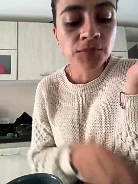 Snapshot of valentina_herrrera chatting on 10.27.25 valentina herrrera online show from 10.27.25