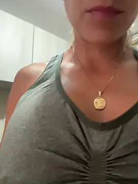 Snapshot of valentina_herrrera chatting on 12.17.25 valentina herrrera online show from 12.17.25