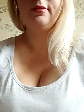 Snapshot of PaigexLynn chatting on 10.17.25 PaigexLynn online show from 10.17.25