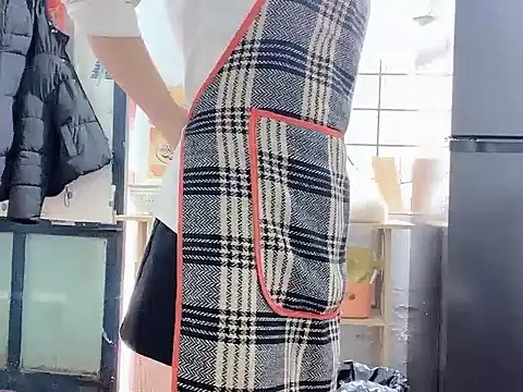 Snapshot of hilovely211 chatting on 12.15.25 hilovely211 online show from 12.15.25