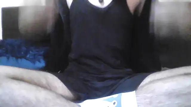 Snapshot of esmermoon chatting on 10.31.25 esmermoon online show from 10.31.25