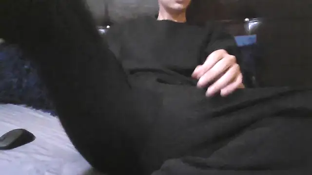 Snapshot of esmermoon chatting on 11.13.25 esmermoon online show from 11.13.25