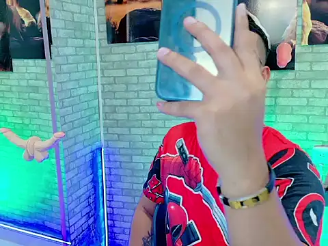 Snapshot of ThomasAxel chatting on 11.07.25 ThomasAxel online show from 11.07.25