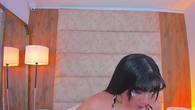 Snapshot of Antonella_Russo1 chatting on 10.29.25 Antonella Russo1 online show from 10.29.25