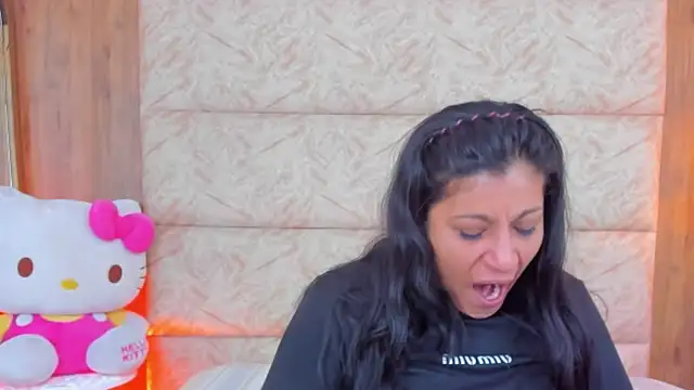 Snapshot of Antonella_Russo1 chatting on 12.01.25 Antonella Russo1 online show from 12.01.25