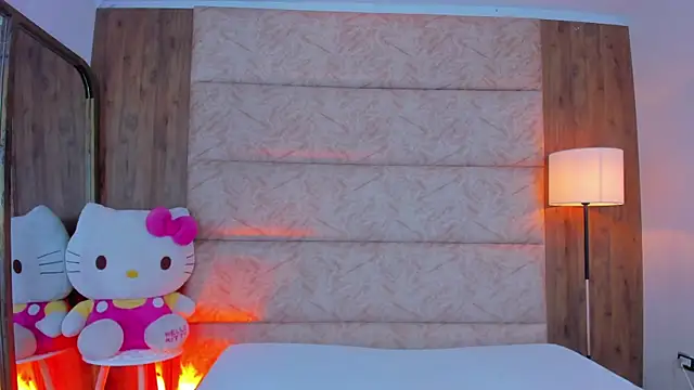 Snapshot of Antonella_Russo1 chatting on 12.04.25 Antonella Russo1 online show from 12.04.25