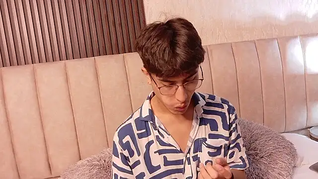 Aaron Eze online show from 01.15.26