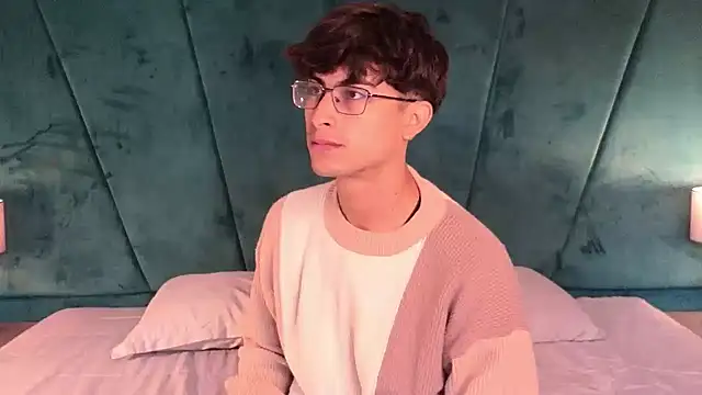 Aaron Eze online show from 04.14.26