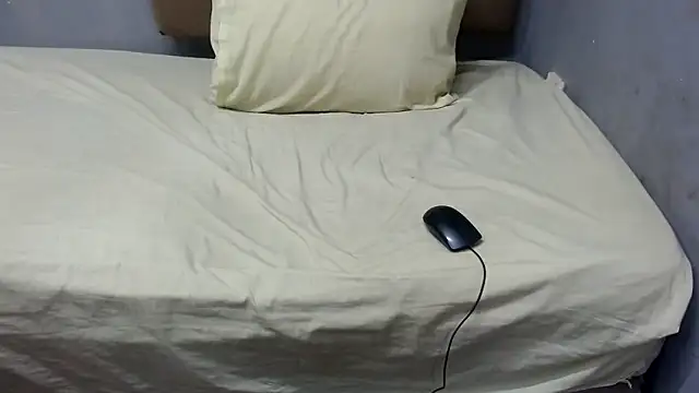 Snapshot of SweetDivaXX chatting on 11.15.25 SweetDivaXX online show from 11.15.25