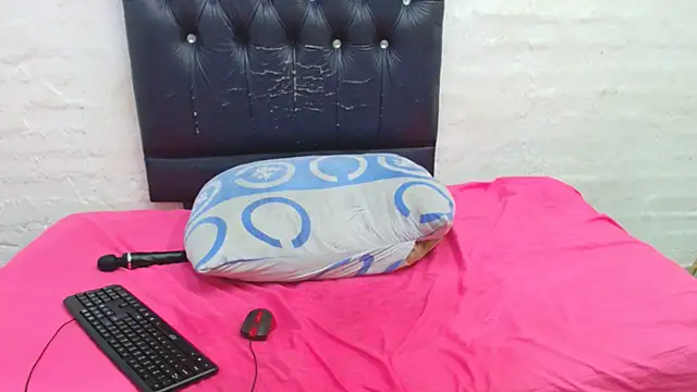 Snapshot of DaisyGirlxx chatting on 11.17.25 DaisyGirlxx online show from 11.17.25