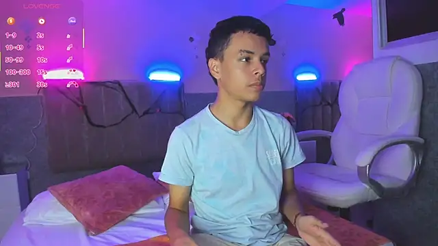 Snapshot of Xavier_Fox___ chatting on 10.26.25 Xavier Fox online show from 10.26.25