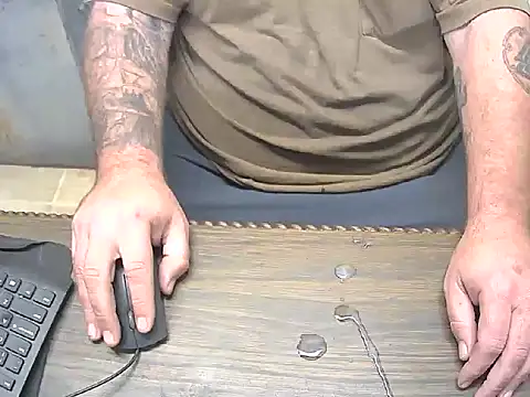 awynn1980 online show from 10.31.25