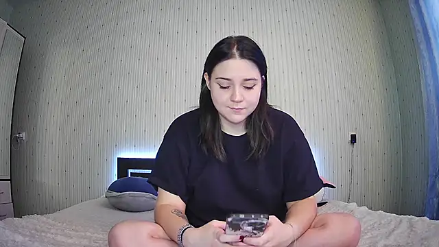 Snapshot of CoupleTwee chatting on 11.22.25 CoupleTwee online show from 11.22.25