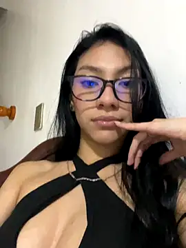 Snapshot of Swet_scarlet chatting on 10.28.25 Swet scarlet online show from 10.28.25