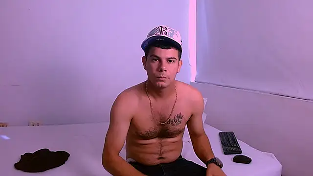 Snapshot of Eros_Drayen chatting on 10.31.25 Eros Drayen online show from 10.31.25