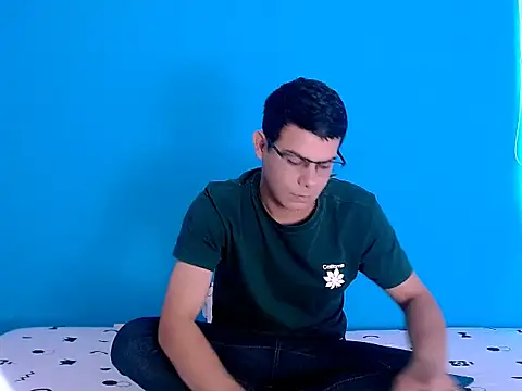 Snapshot of Eros_Drayen chatting on 11.01.25 Eros Drayen online show from 11.01.25