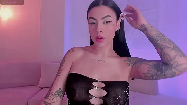 Snapshot of ChristineFord_ chatting on 10.31.25 ChristineFord  online show from 10.31.25