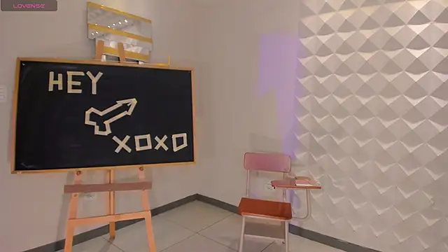 Snapshot of ScarlettBlaze_ chatting on 10.31.25 ScarlettBlaze online show from 10.31.25