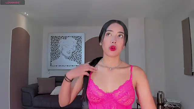 Snapshot of ScarlettBlaze_ chatting on 11.05.25 ScarlettBlaze online show from 11.05.25