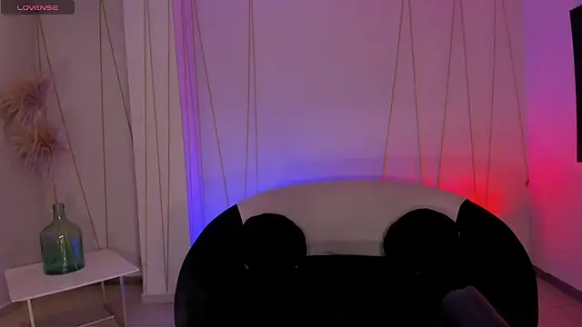 Snapshot of AnnieMonroe1 chatting on 02.13.26 AnnieMonroe1 online show from 02.13.26