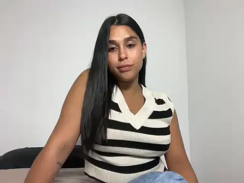 Snapshot of sofialaurentxoxo chatting on 10.16.25 sofialaurentxoxo online show from 10.16.25