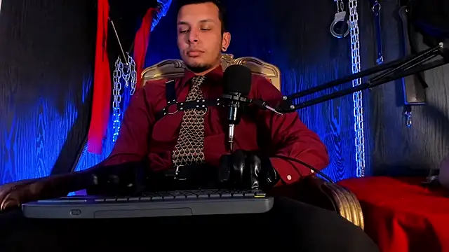 Snapshot of Master_Connor_BDSM chatting on 10.30.25 Master Connor BDSM online show from 10.30.25