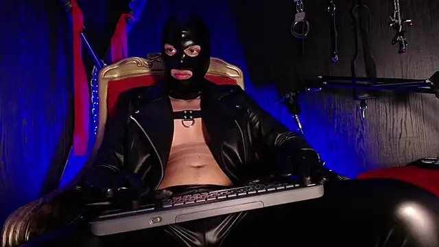 Snapshot of Master_Connor_BDSM chatting on 11.02.25 Master Connor BDSM online show from 11.02.25