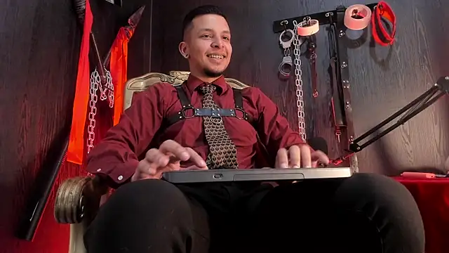 Snapshot of Master_Connor_BDSM chatting on 11.08.25 Master Connor BDSM online show from 11.08.25