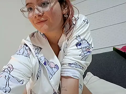 Red Lola  online show from 10.19.25