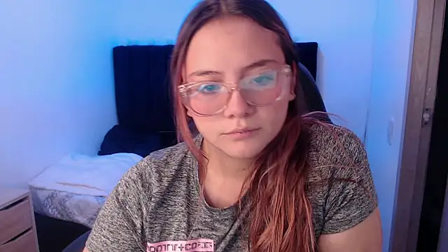 Red Lola  online show from 11.05.25