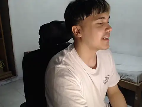 CuteAlexBoy online show from 12.21.25