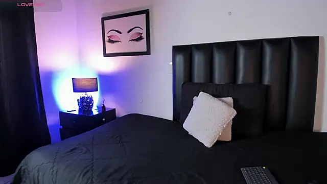 MelanieKimm online show from 11.25.25