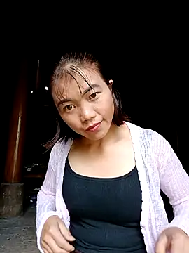 Snapshot of omai-ngot chatting on 10.28.25 omai-ngot online show from 10.28.25